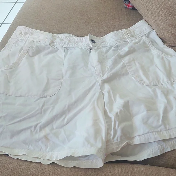 LAURA SCOTT - Picture 1 of 5